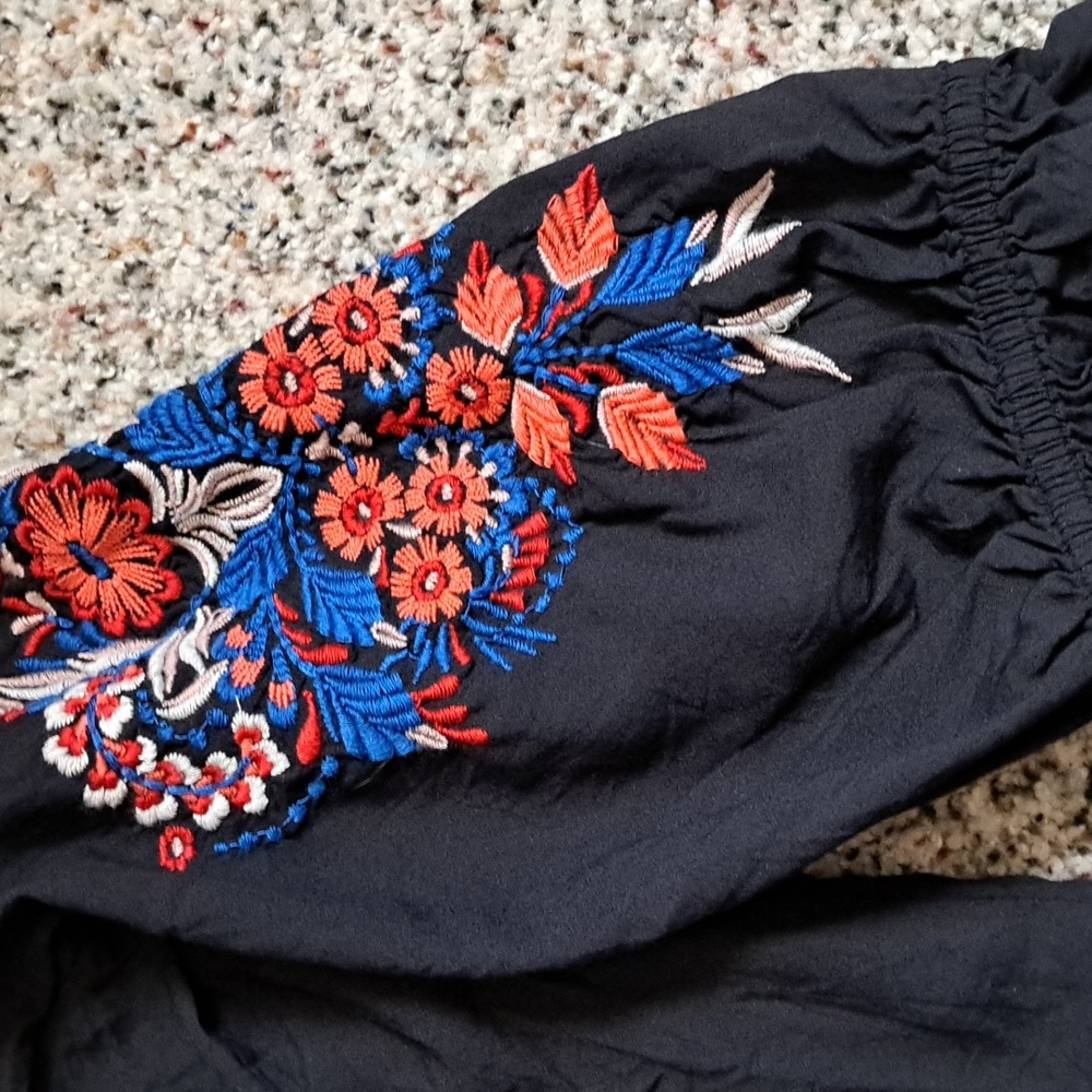 Embroidered sleeved shirt. - Picture 5 of 6